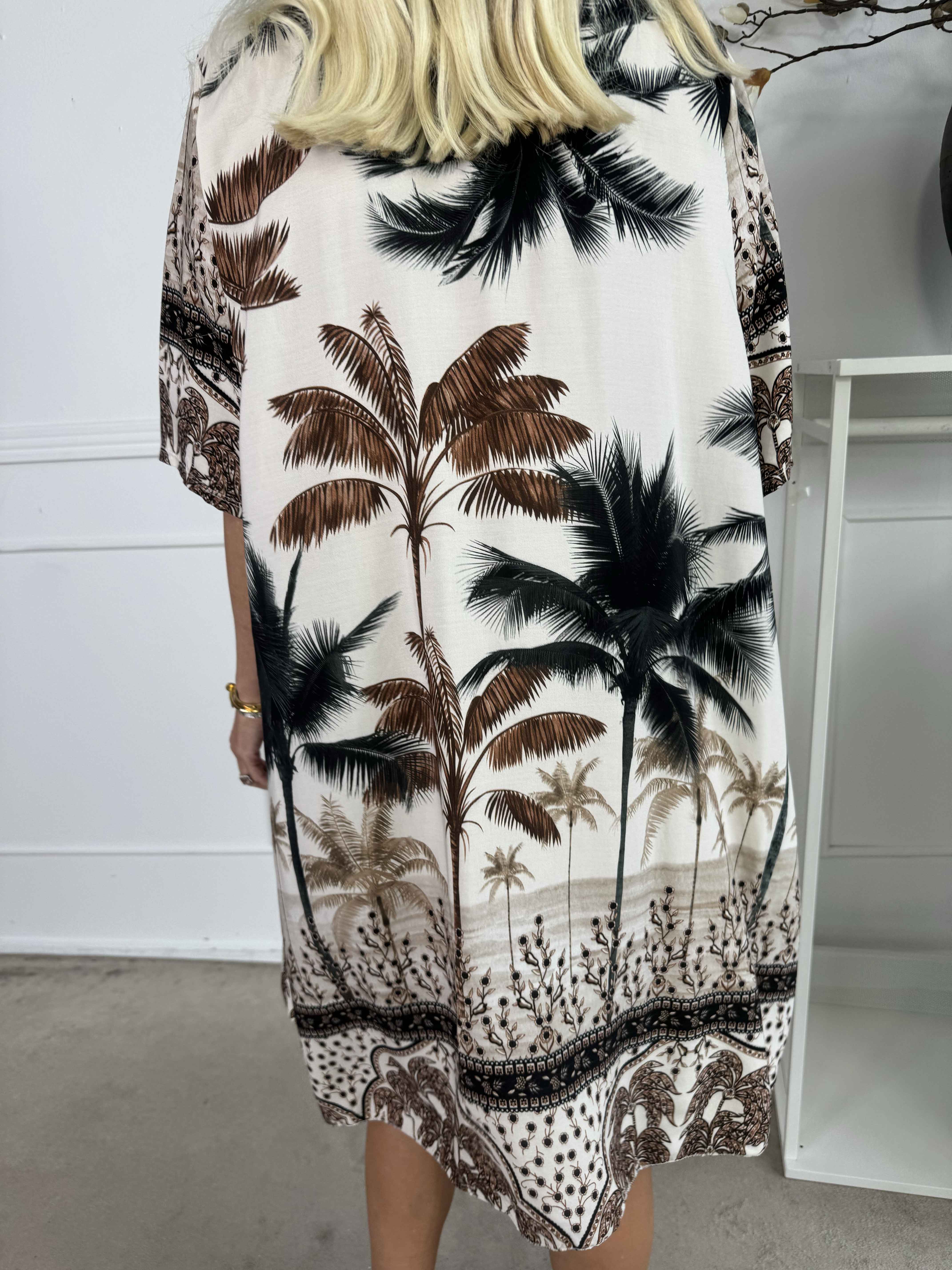 Julia - Sommerkjole med palmer og mønster